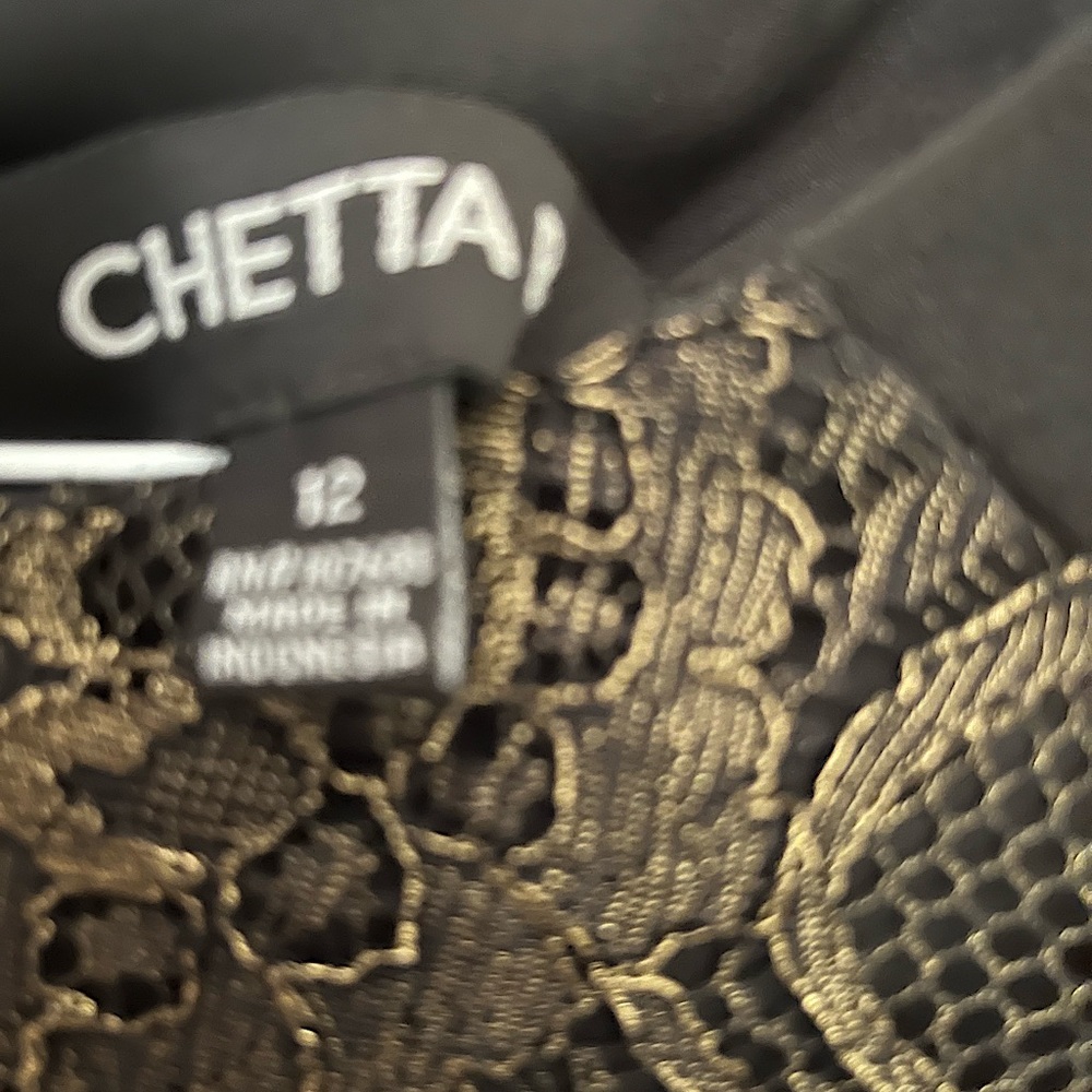 Black and gold lace trimmed dress with belt. - Picture 5 of 5